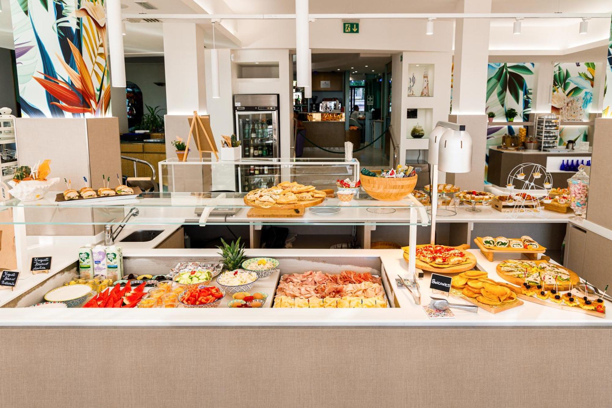 Hotel Ariane - Beachfront, Breakfast Xxl & Sea View Rimini Exterior photo