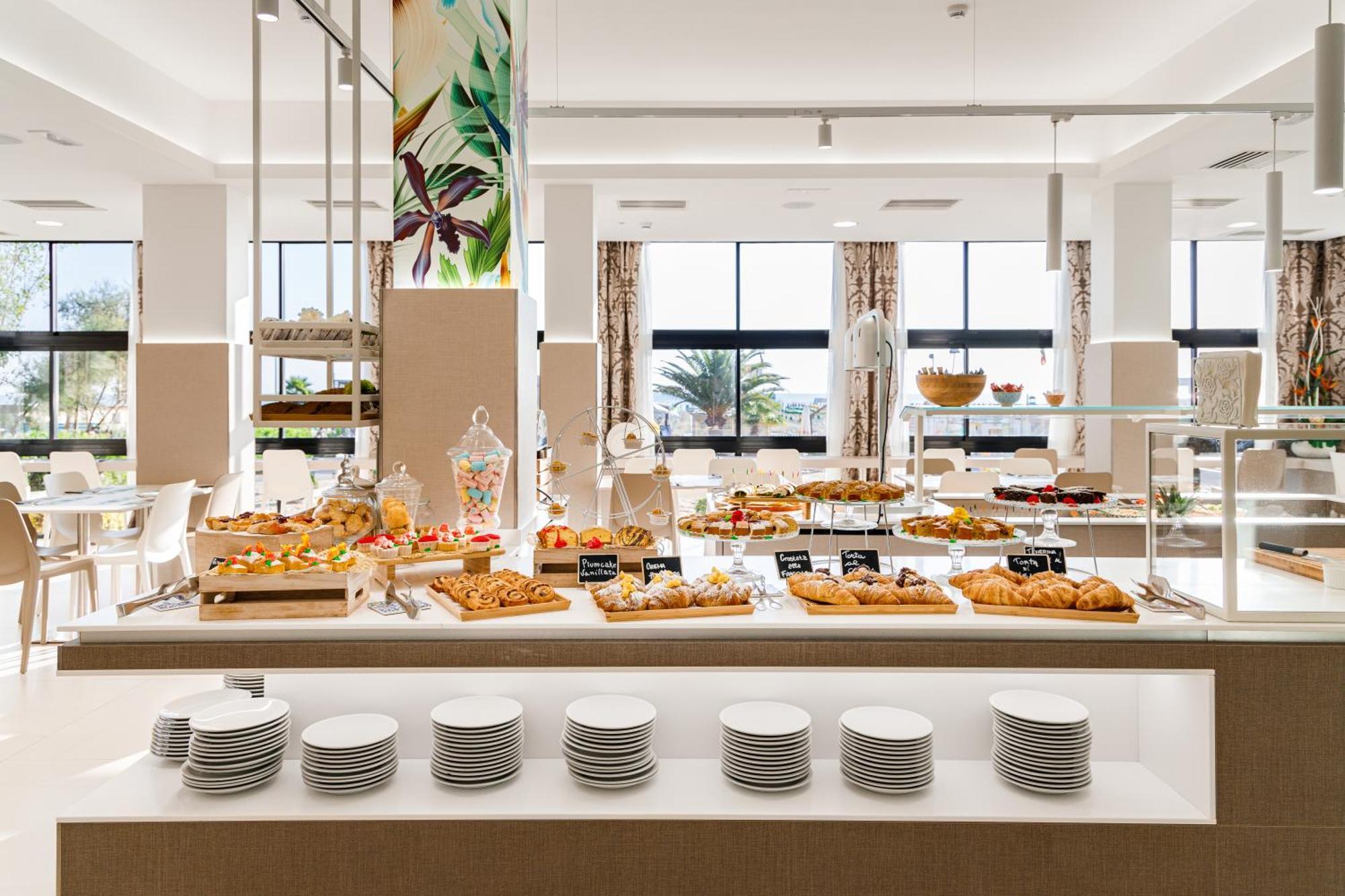 Hotel Ariane - Beachfront, Breakfast Xxl & Sea View Rimini Exterior photo