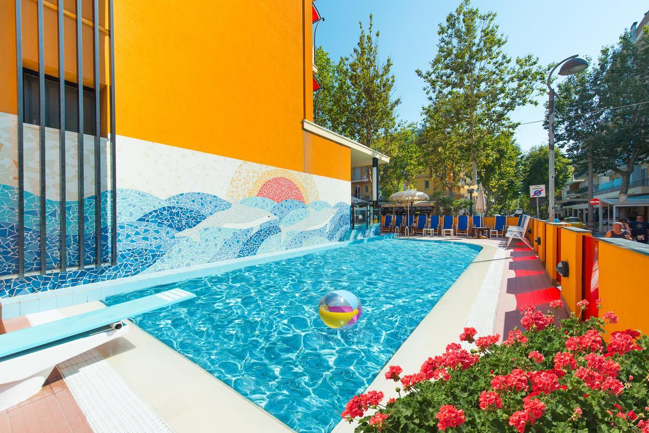 Hotel Ariane - Beachfront, Breakfast Xxl & Sea View Rimini Exterior photo