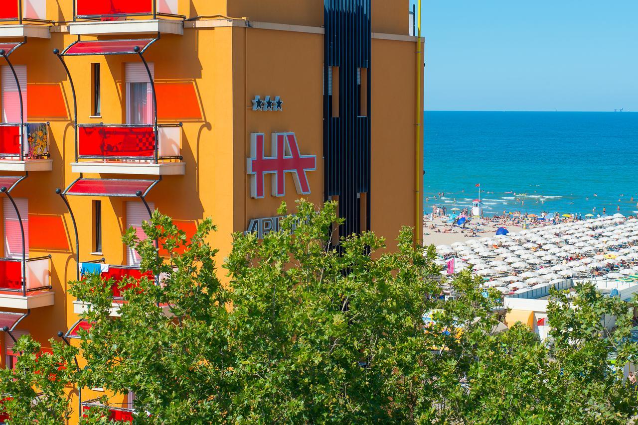 Hotel Ariane - Beachfront, Breakfast Xxl & Sea View Rimini Exterior photo