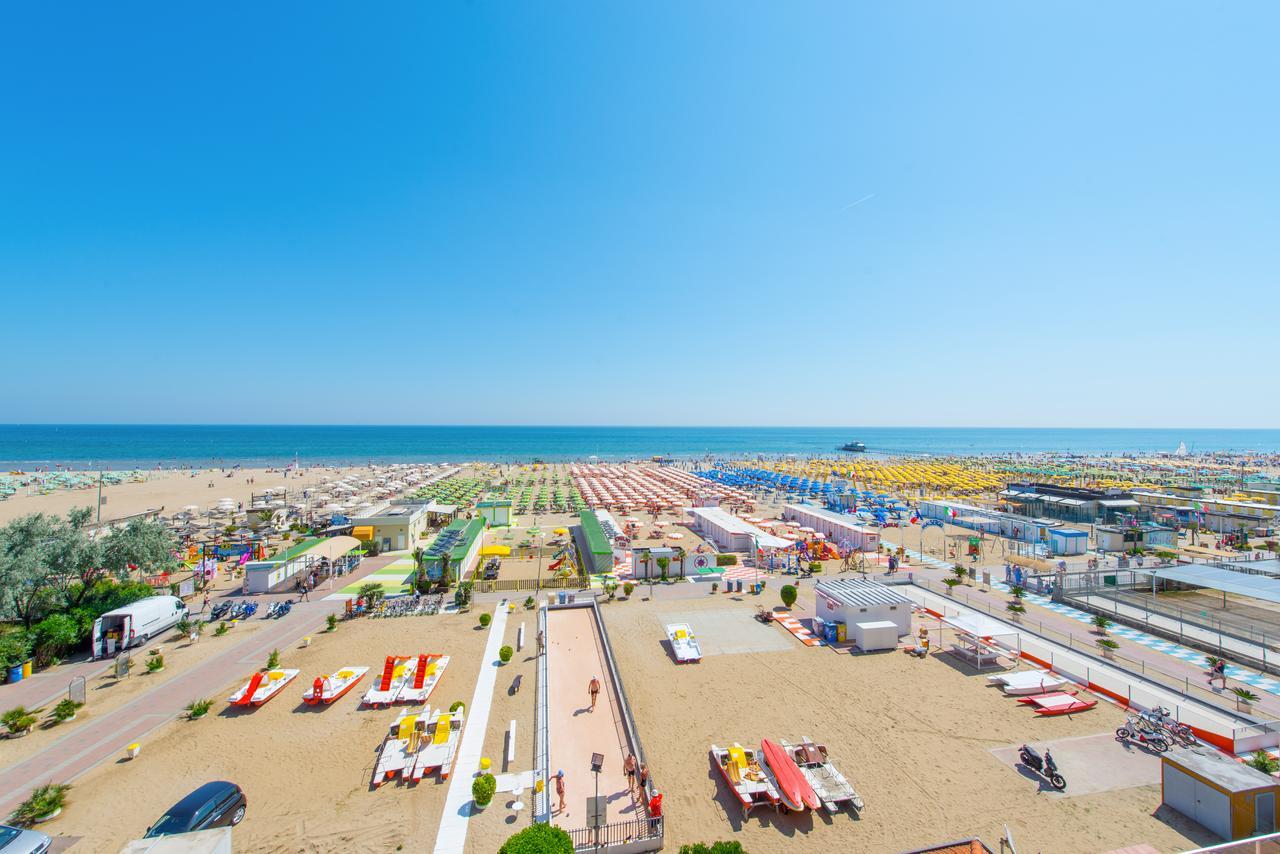 Hotel Ariane - Beachfront, Breakfast Xxl & Sea View Rimini Exterior photo