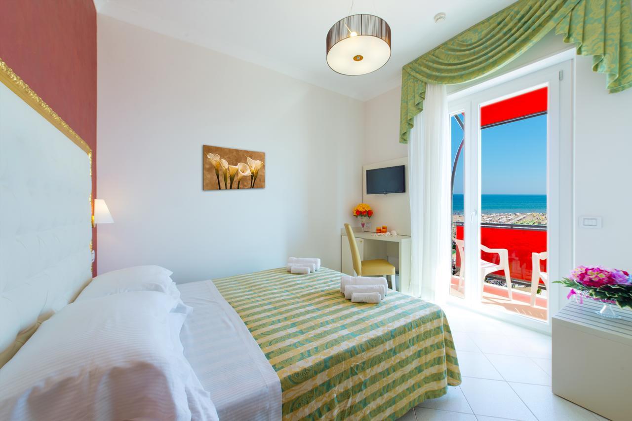 Hotel Ariane - Beachfront, Breakfast Xxl & Sea View Rimini Exterior photo