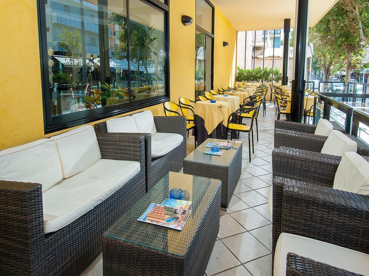 Hotel Ariane - Beachfront, Breakfast Xxl & Sea View Rimini Exterior photo