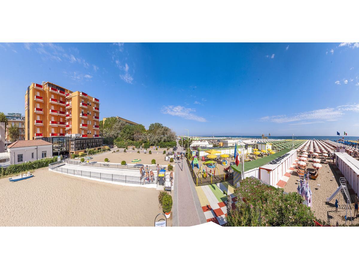 Hotel Ariane - Beachfront, Breakfast Xxl & Sea View Rimini Exterior photo